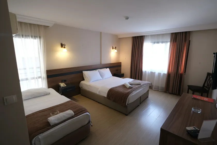 Üstün Hotel Alsancak - Image 1