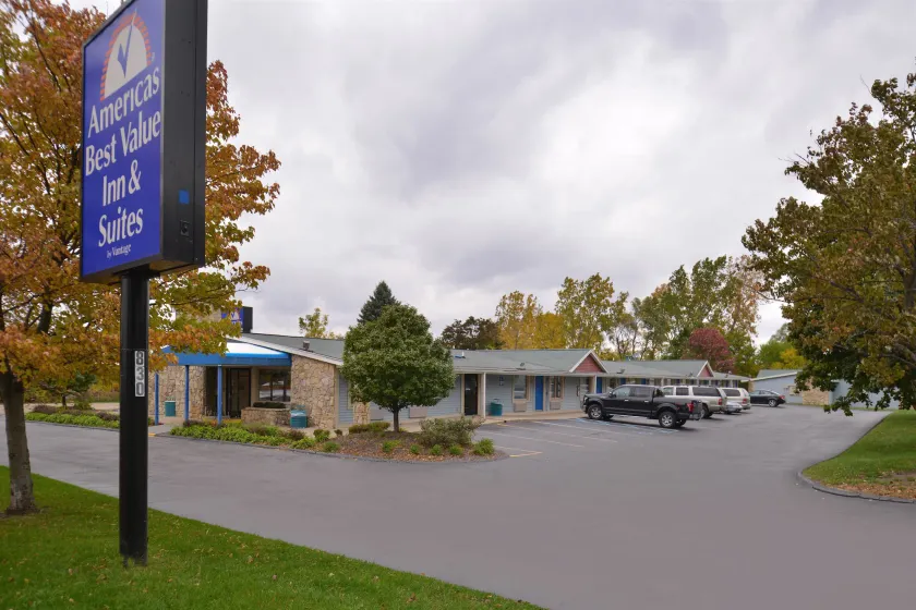 Americas Best Value Inn & Suites Jackson, MI - Image 1