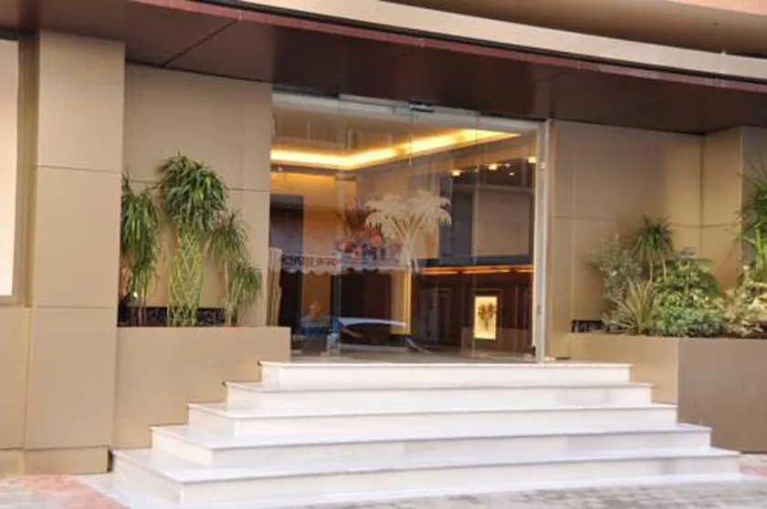 Orient Prince Hotel - Image 1