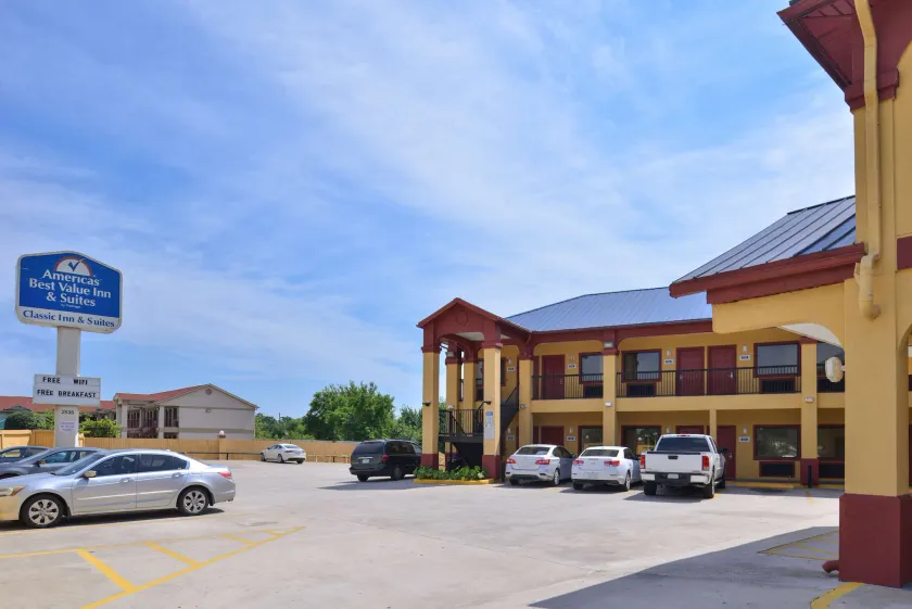 Americas Best Value Inn Downtown Houston - Image 1