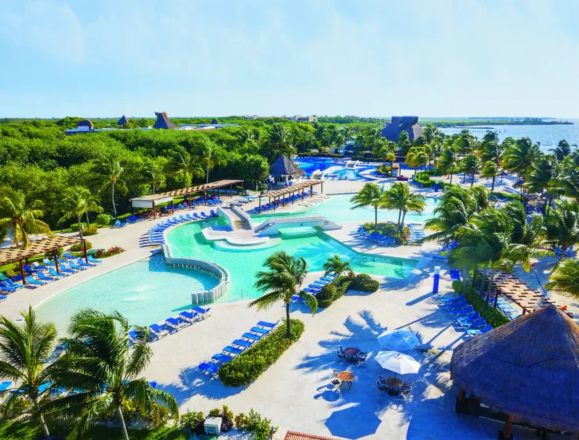BlueBay Grand Esmeralda-All Inclusive - Image 1