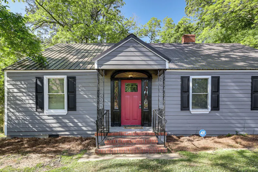 Walk to AH Stephens State Park! Pet-friendly Home - Image 1