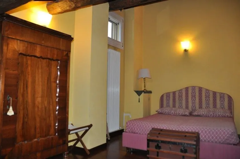 Piazza Nova Guest House - Image 1