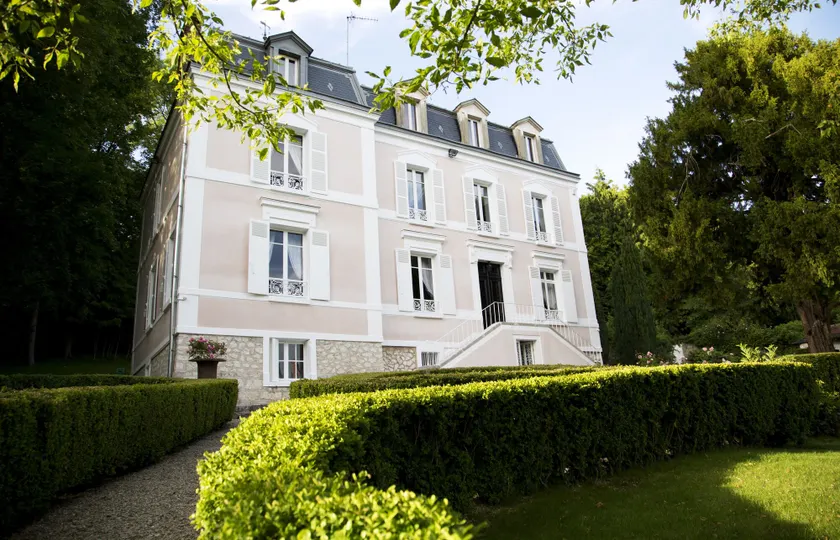 Maison Stella Cadente, Maison d'hôtes Artistique et Jardin à Provins - Image 1