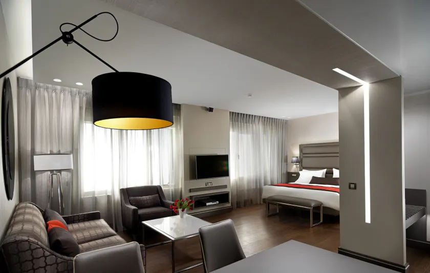 Holiday Suites - Image 1