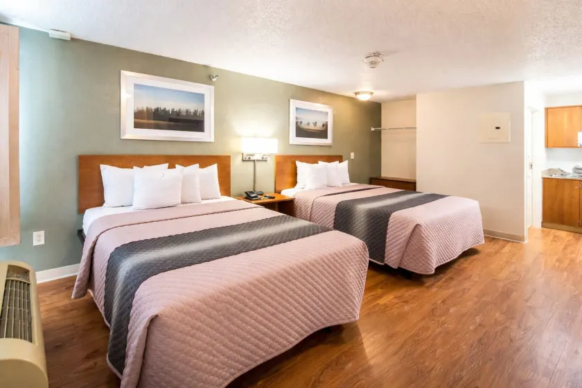 HomeTowne Studios by Red Roof Houston - West Oaks - Energy Corridor - Image 1