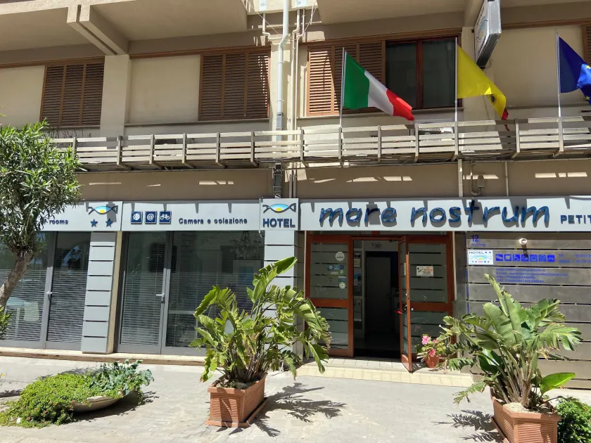 Mare Nostrum Petit Hôtel - Image 1