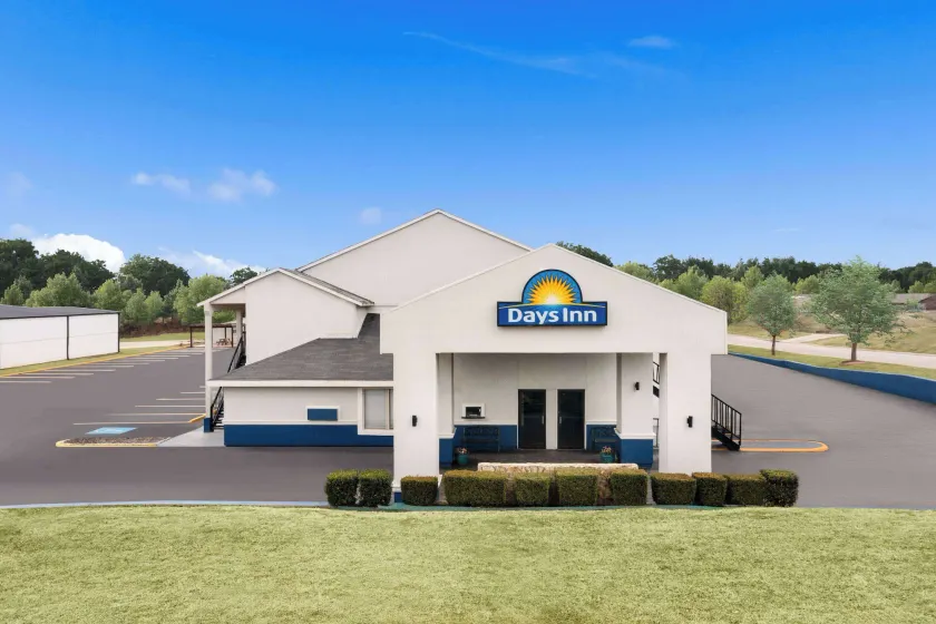 Days Inn by Wyndham Ardmore - Image 1