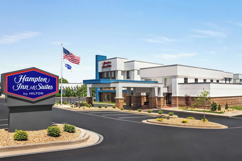 Hampton Inn & Suites Springfield, MO - Image 1