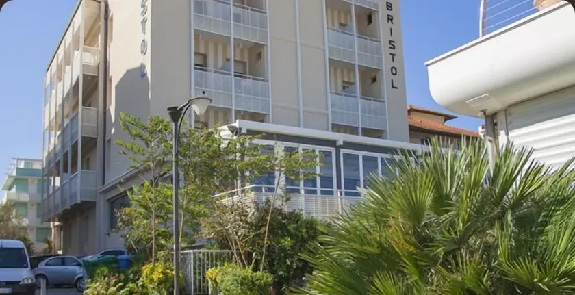 Hotel Bristol - Image 1