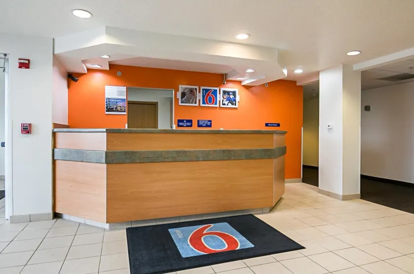 Motel 6-Sycamore, IL - Lobby