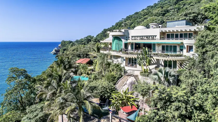 Luxury Beach Frontage Villa with amazing views for Rent - Image 1