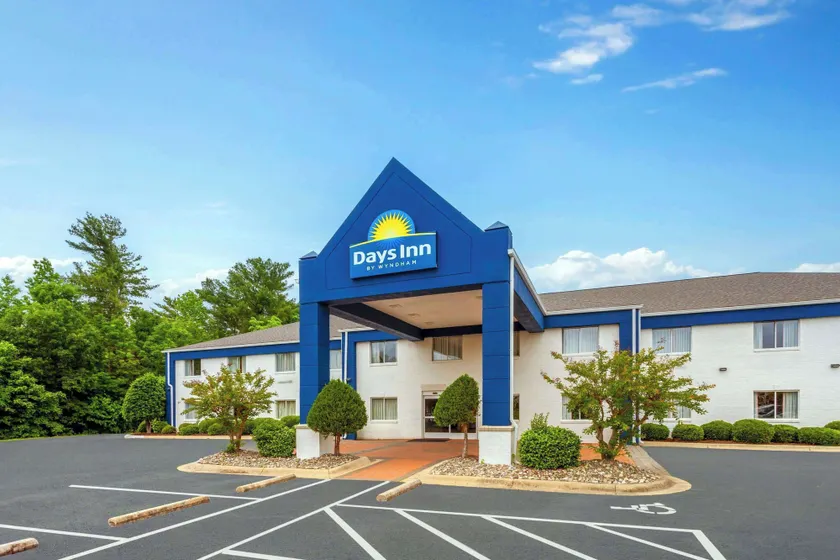 Days Inn & Suites by Wyndham Siler City - Image 1