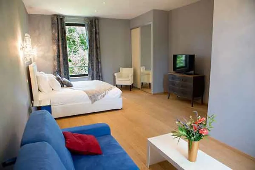 Domaine du Prieuré d'Estagel chambres d'hôtes - Image 1