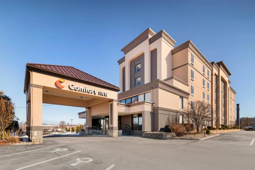 Comfort Inn Manchester Airport - Image 1