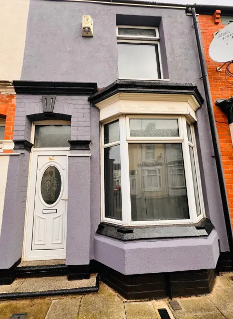 3 Bed Home Free Wifi & Netflix Central Location - Image 1