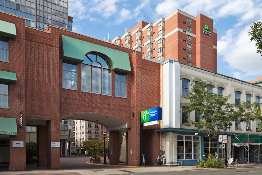 Holiday Inn Express Toronto Downtown by IHG - Image 1