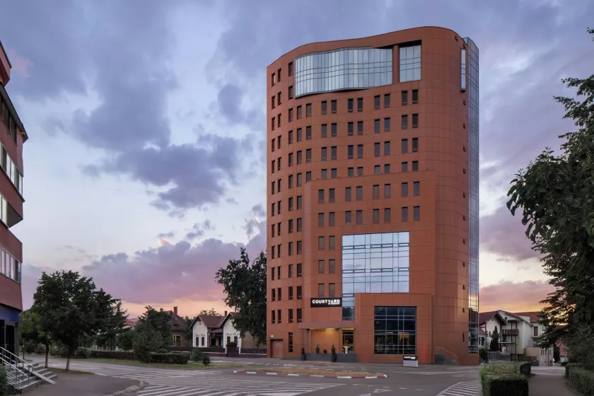 Courtyard by Marriott Downtown Sibiu - Image 1