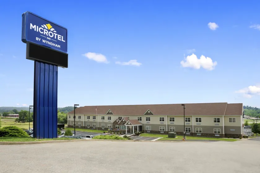 Microtel Inn & Suites By Wyndham Mineral Wells/Parkersburg - Image 1