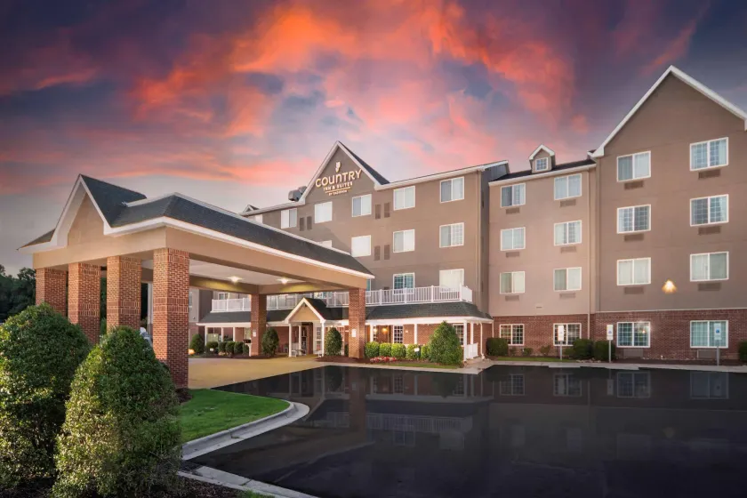 Country Inn & Suites by Radisson, Rocky Mount, NC - Image 1