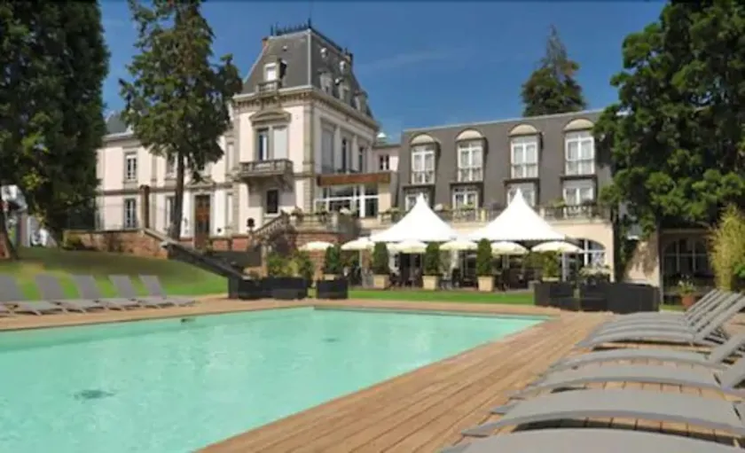 LE H - Hotel & Restaurant - Image 1