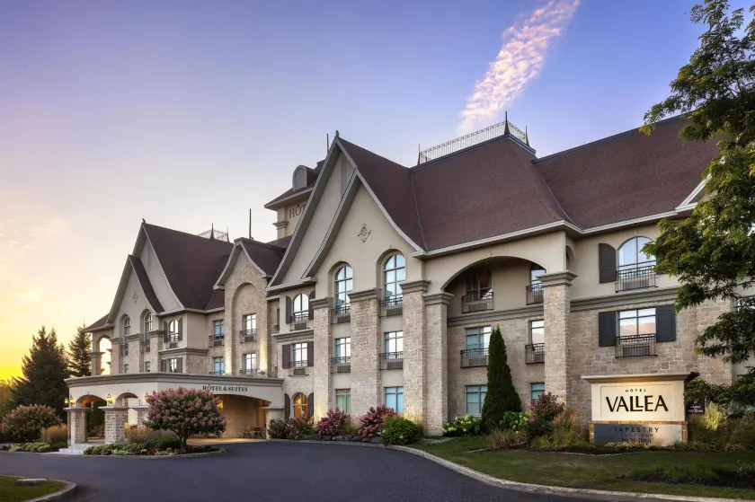 Hotel Vallea Bromont - Image 1