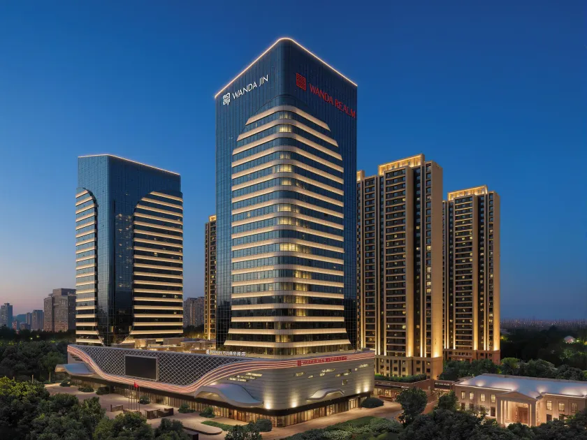 Urumqi Wanda Realm Hotel - Image 1