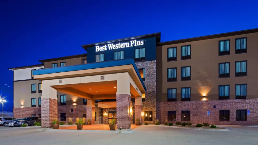 Best Western Plus Lincoln Inn & Suites - Image 1