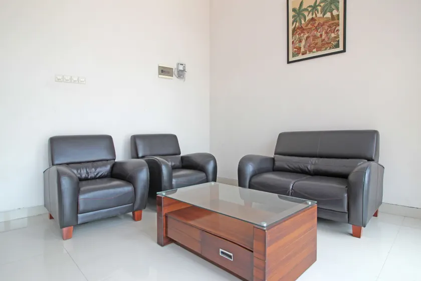 RedDoorz near Hartono Mall 3 - Lobby sitting area