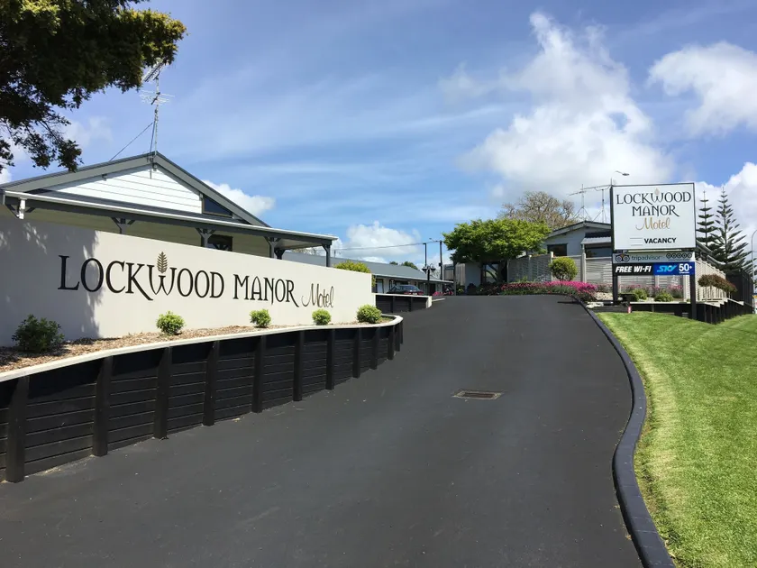 Lockwood Manor Motel - Image 1