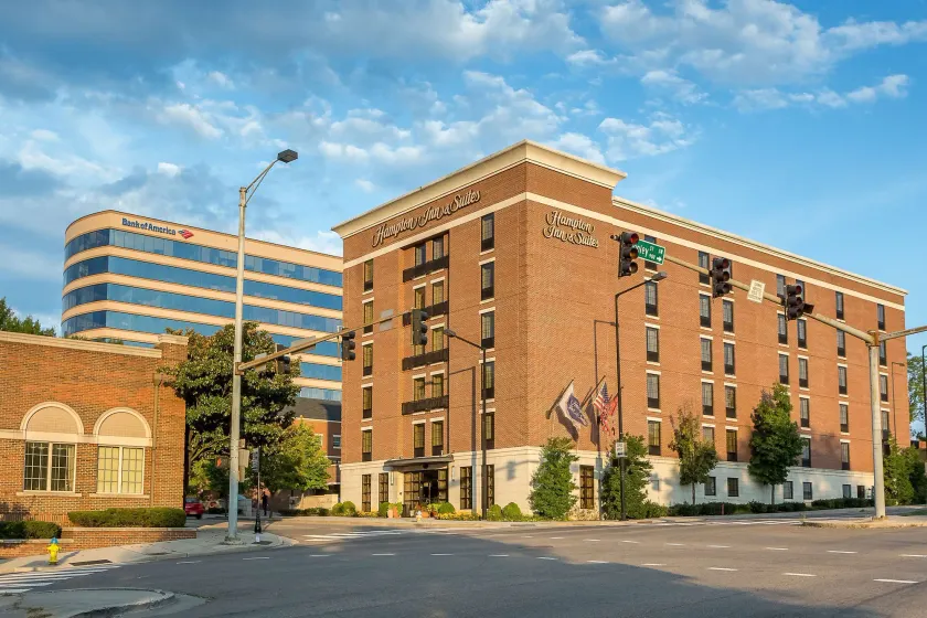 Hampton Inn & Suites Knoxville-Downtown - Image 1