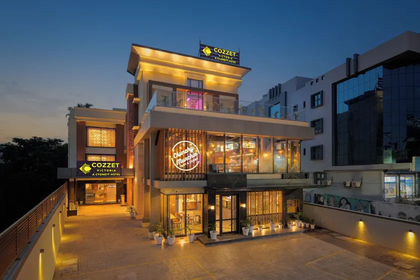 Cozzet Victoria Hotel - Image 1