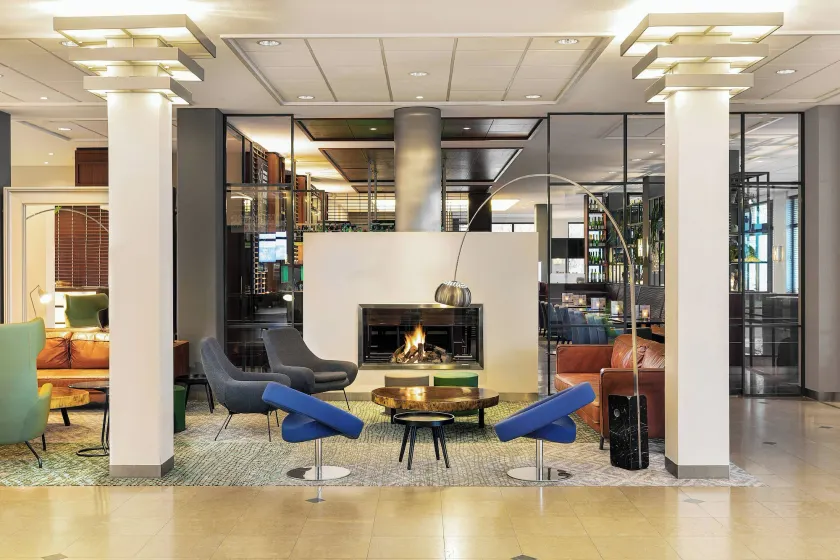 Courtyard by Marriott Amsterdam Airport - Image 1