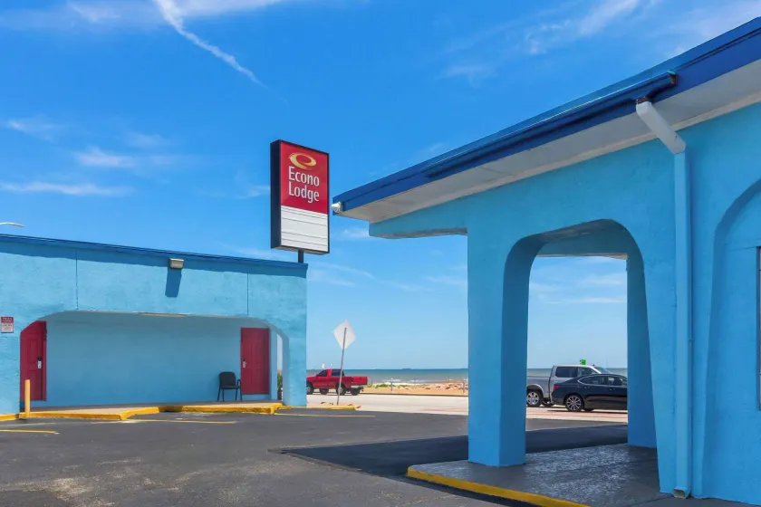 Econo Lodge Galveston Seawall - Image 1