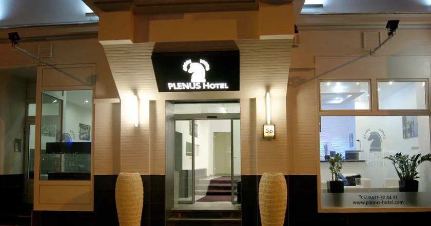 Plenus Hotel - Image 1
