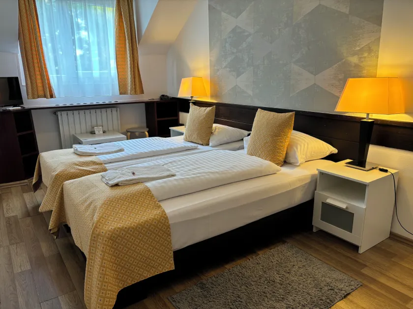 Hotel Gloria Budapest City Center - Image 1