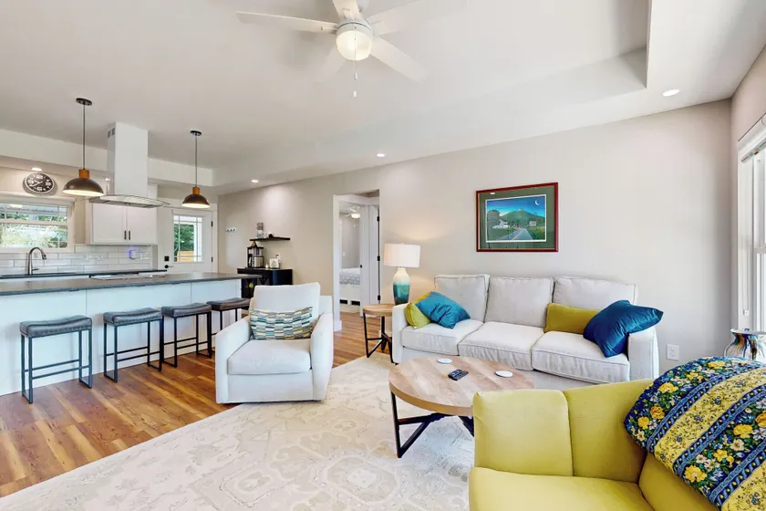2BR Charming House w/ Amazing Views - Image 1