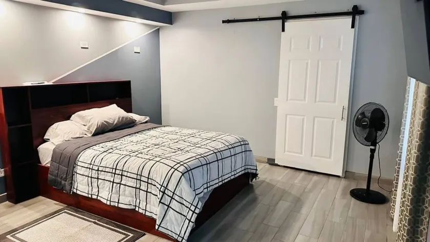 3 bed 2 bath 15 min from airport - Image 1