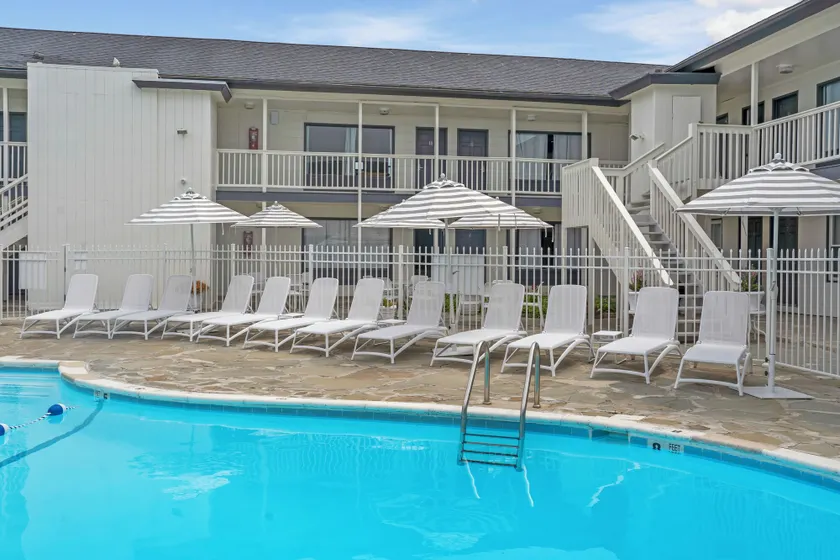 A Wave Inn - Montauk - Image 1