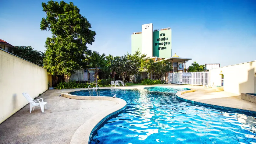 B2 Premier Hotel & Resort - Image 1