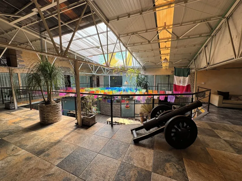 Downtown Treasure Place - Image 1