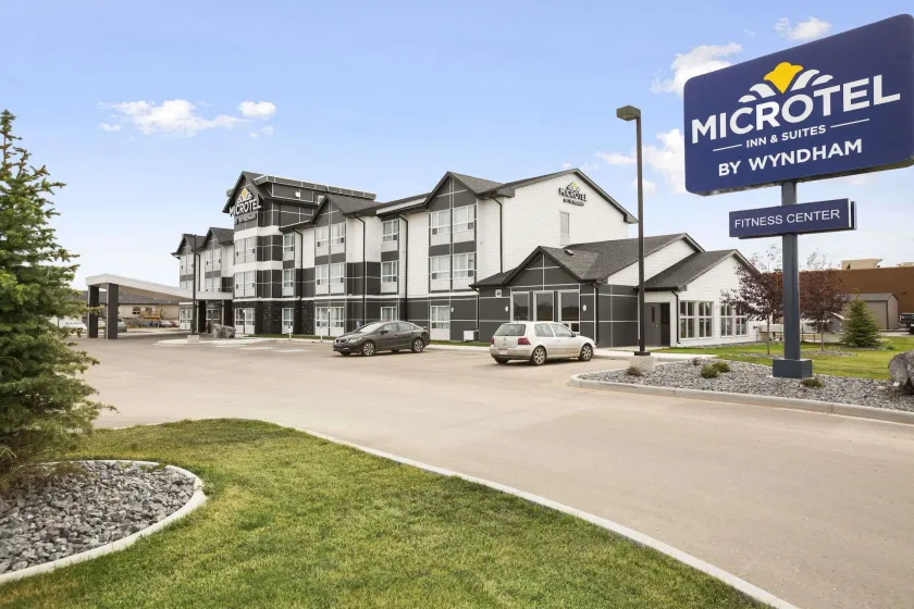 Microtel Inn & Suites by Wyndham Blackfalds - Image 1