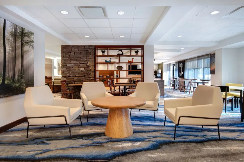 Fairfield Inn and Suites by Marriott Rochester West/Greece - Image 1