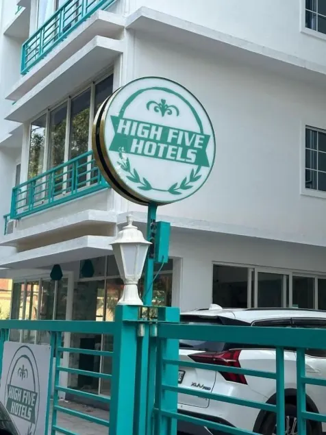 FabHotel High Five - Image 1