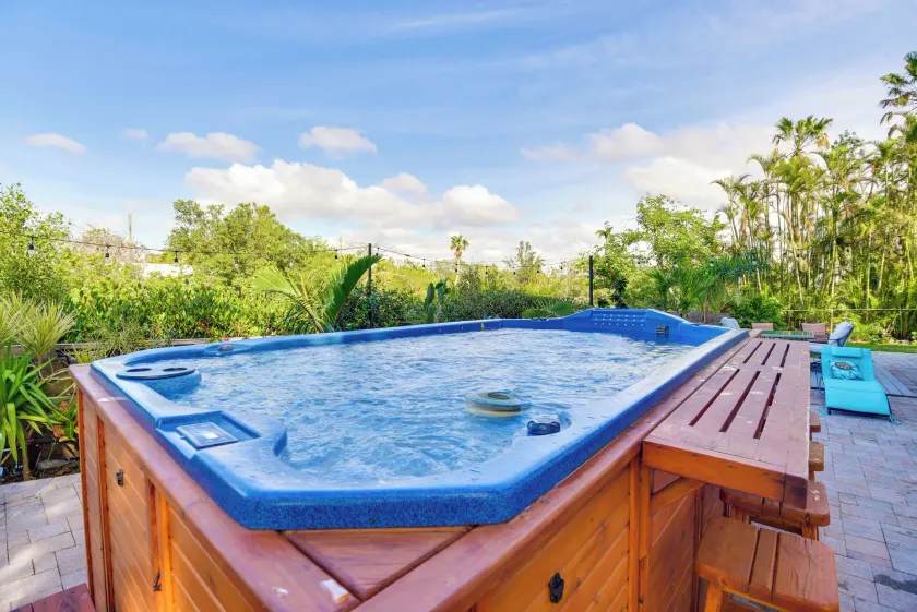 Canal-Front Oasis in Terra Ceia: Pool, Patio, Dock - Interni