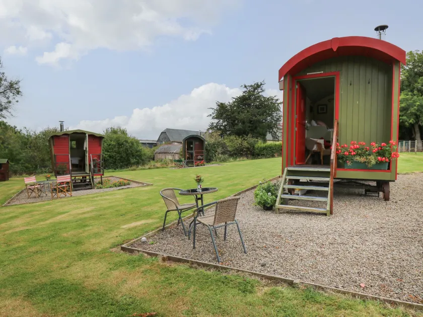 Sweet Briar Shepherds Hut - Image 1