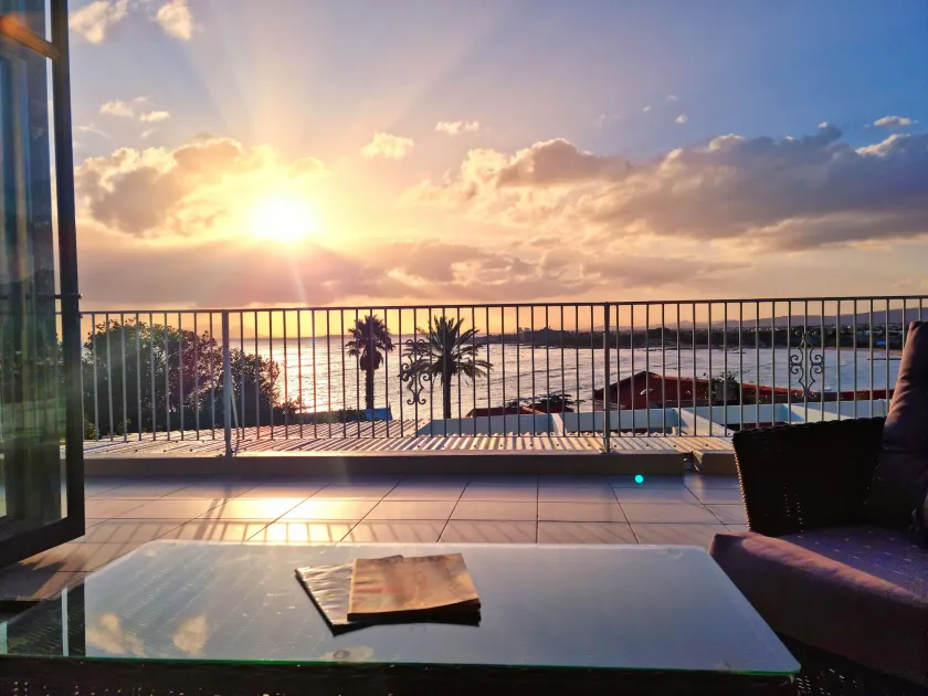 'Die Braaihuis'- sleeps 6, Large Veranda, Sea Views, Central and Fabulous! - Image 1