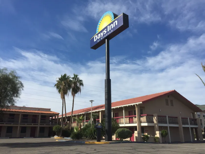 Days Inn by Wyndham Tucson City Center - Image 1