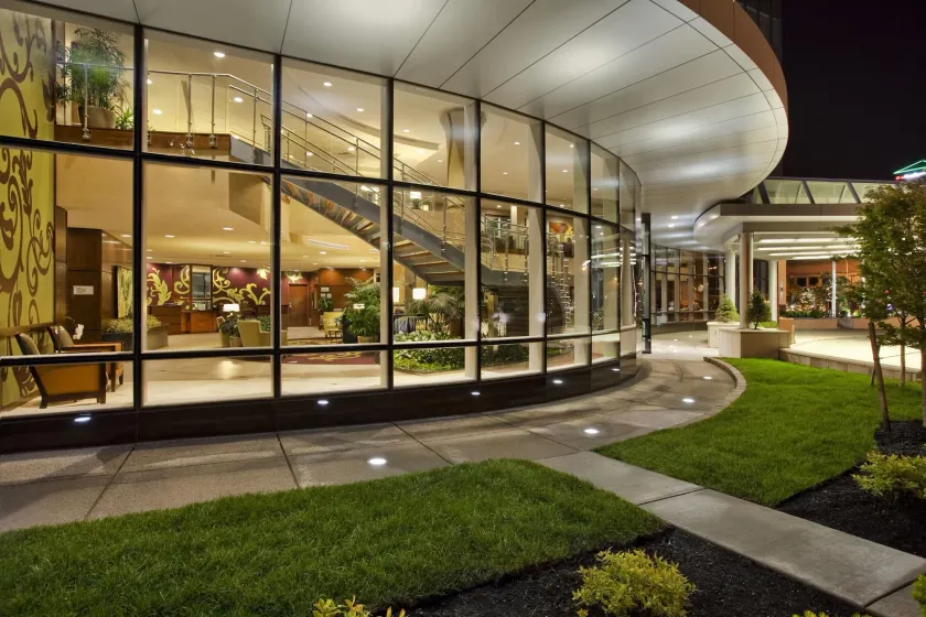 Embassy Suites Buffalo - Image 1