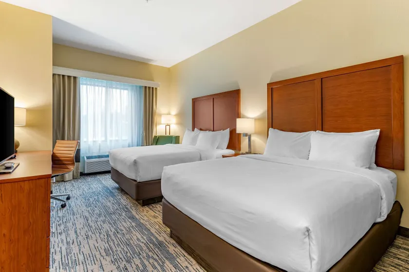 Comfort Inn & Suites West Des Moines - Image 1